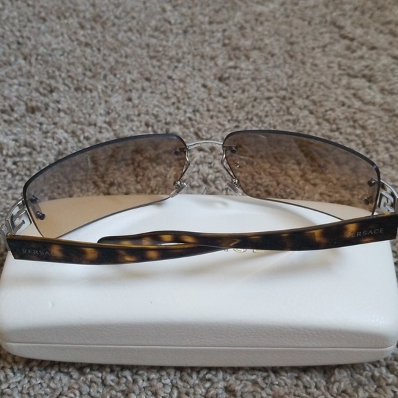 GUC womens sunglasses ,comes with case
